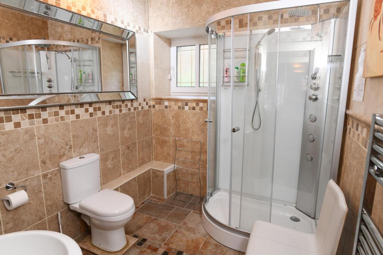 Luxury Suite In Quiet Countryside Location Swansea Extérieur photo